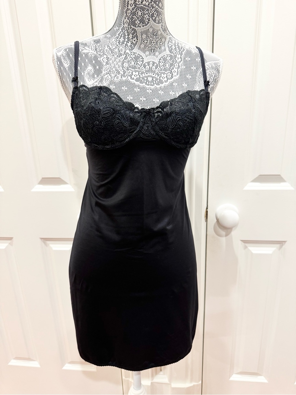 Victoria's Secret Black Lace Cup Slip w/ Adjustable Straps Size 34C Coquette